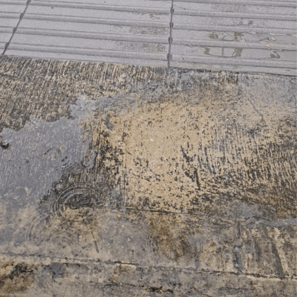 Limpiador de superficies, ideal para piedras naturales, renueva superficie sin dañar el aspecto natural o color en fachadas. Limpieza profunda.