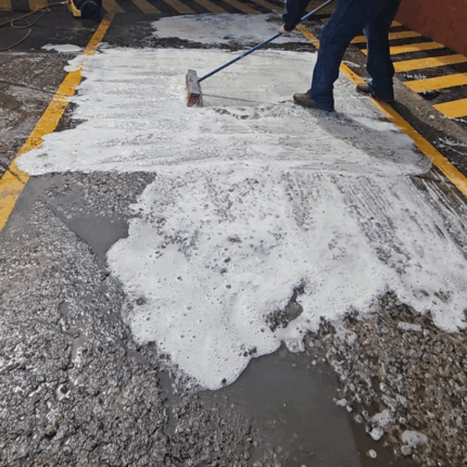 Limpiador de grasa persistente en todo tipo de superficie. Fácil de limpiar y extremadamente potente. Ideal para talleres mecánicos.